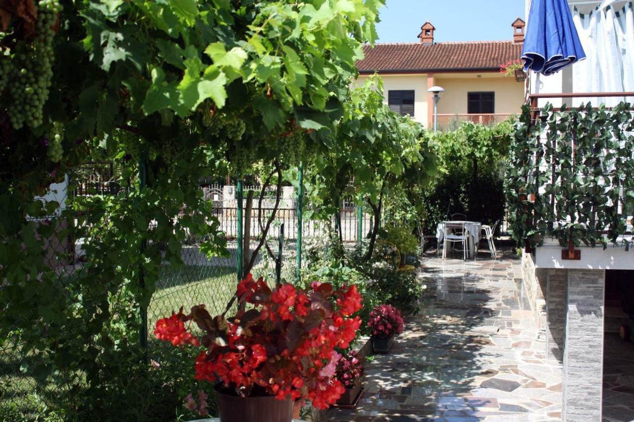 Apartment Vera Umag Exterior photo